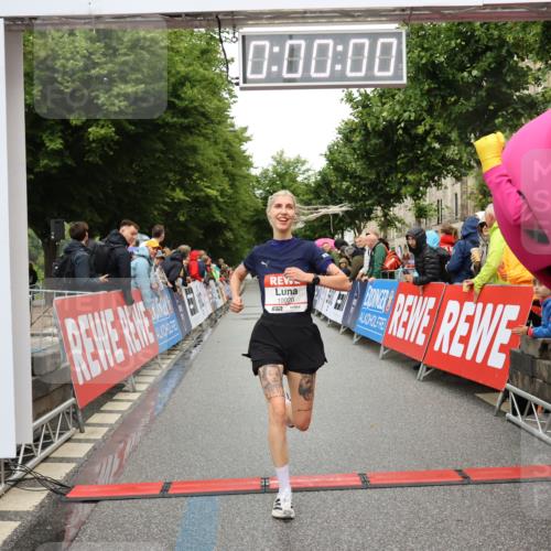 14.06.2026 - REWE Women's Run Strokosch-Dieckow http://msf.ph/oto/9756353 14.06.2026 09:46:06 Ziel 10020 meine-sportfotos.de