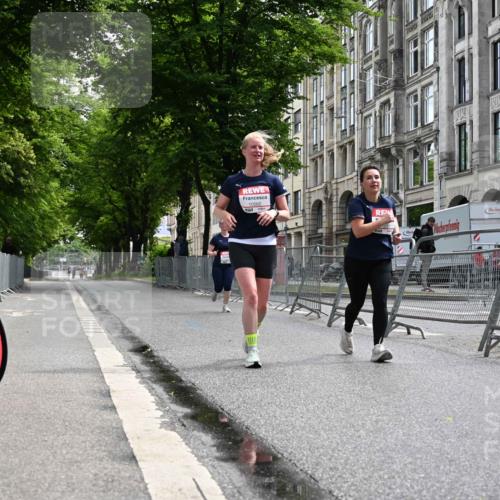 14.06.2026 - REWE Women's Run J. Mangold http://msf.ph/oto/9756362 14.06.2026 10:25:20 Ziel 10381, 10459, 10562, 11237 meine-sportfotos.de