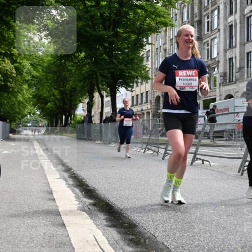 14.06.2026 - REWE Women's Run J. Mangold http://msf.ph/oto/9756364 14.06.2026 10:25:21 Ziel 10381, 10459, 10562, 11237 meine-sportfotos.de