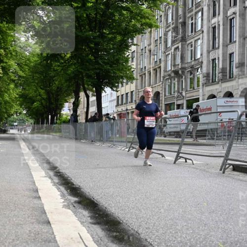 14.06.2026 - REWE Women's Run J. Mangold http://msf.ph/oto/9756372 14.06.2026 10:25:23 Ziel 10381, 10459, 10562, 11237 meine-sportfotos.de