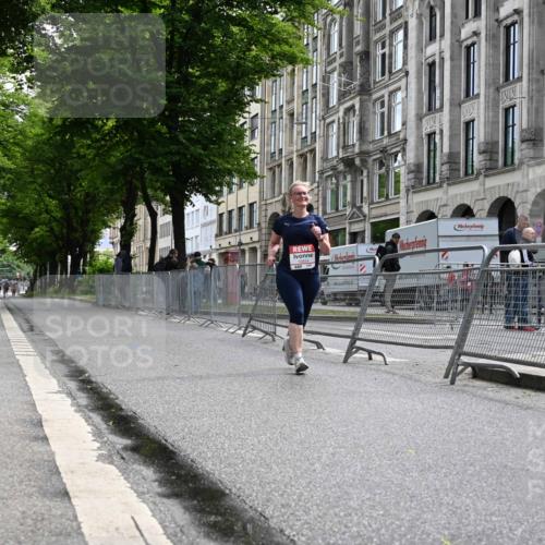 14.06.2026 - REWE Women's Run J. Mangold http://msf.ph/oto/9756375 14.06.2026 10:25:23 Ziel 10381, 10459, 10562, 11237 meine-sportfotos.de