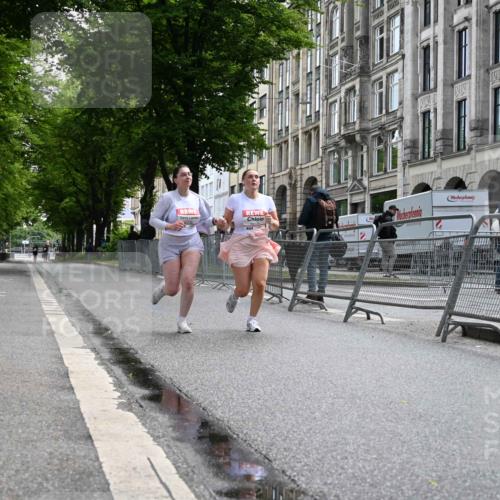 14.06.2026 - REWE Women's Run J. Mangold http://msf.ph/oto/9756379 14.06.2026 10:25:51 Ziel 10135, 10136 meine-sportfotos.de
