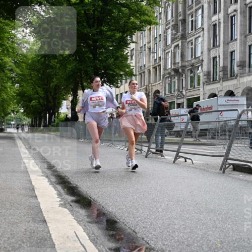14.06.2026 - REWE Women's Run J. Mangold http://msf.ph/oto/9756382 14.06.2026 10:25:51 Ziel 10135, 10136 meine-sportfotos.de