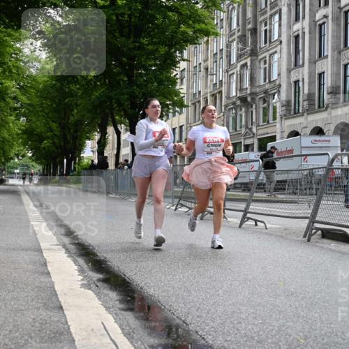 14.06.2026 - REWE Women's Run J. Mangold http://msf.ph/oto/9756387 14.06.2026 10:25:52 Ziel 10135, 10136 meine-sportfotos.de
