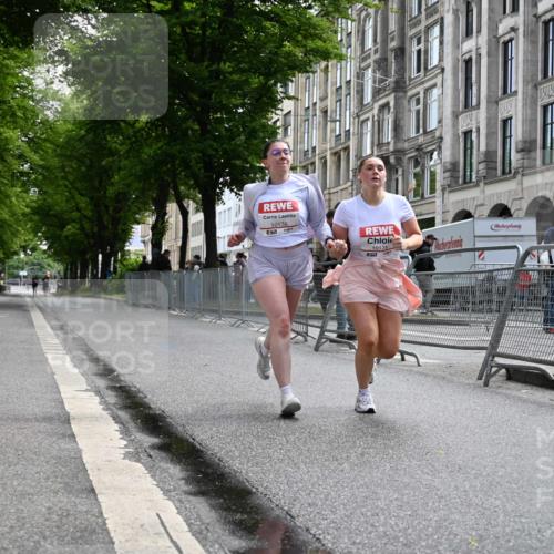 14.06.2026 - REWE Women's Run J. Mangold http://msf.ph/oto/9756392 14.06.2026 10:25:52 Ziel 10135, 10136 meine-sportfotos.de