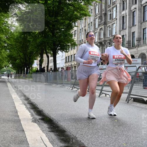 14.06.2026 - REWE Women's Run J. Mangold http://msf.ph/oto/9756398 14.06.2026 10:25:53 Ziel 10135, 10136 meine-sportfotos.de