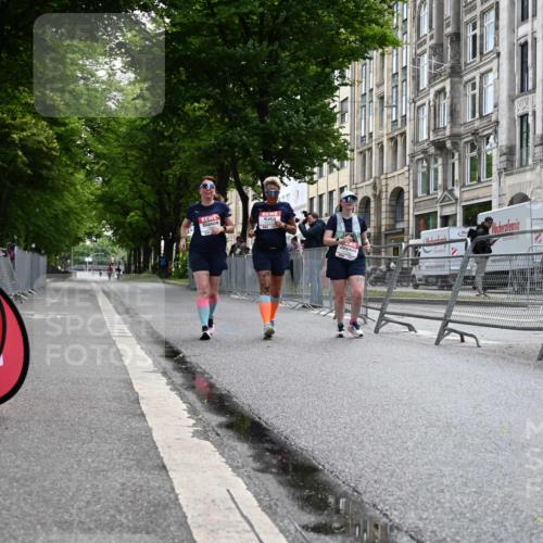 14.06.2026 - REWE Women's Run J. Mangold http://msf.ph/oto/9756404 14.06.2026 10:26:30 Ziel 10484, 11230, 11232 meine-sportfotos.de