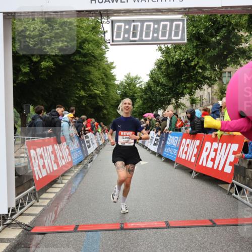 14.06.2026 - REWE Women's Run Strokosch-Dieckow http://msf.ph/oto/9756407 14.06.2026 09:46:06 Ziel 10020 meine-sportfotos.de