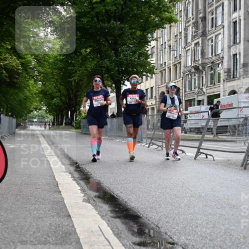 14.06.2026 - REWE Women's Run J. Mangold http://msf.ph/oto/9756413 14.06.2026 10:26:30 Ziel 10484, 11230, 11232 meine-sportfotos.de