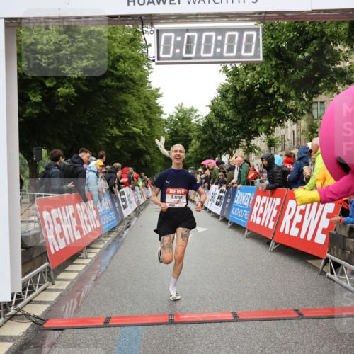 14.06.2026 - REWE Women's Run Strokosch-Dieckow http://msf.ph/oto/9756425 14.06.2026 09:46:06 Ziel 10020 meine-sportfotos.de
