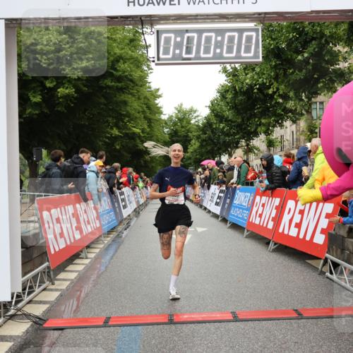 14.06.2026 - REWE Women's Run Strokosch-Dieckow http://msf.ph/oto/9756439 14.06.2026 09:46:06 Ziel 10020 meine-sportfotos.de
