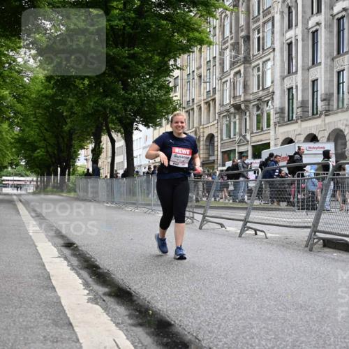 14.06.2026 - REWE Women's Run J. Mangold http://msf.ph/oto/9756488 14.06.2026 10:31:14 Ziel 10228 meine-sportfotos.de