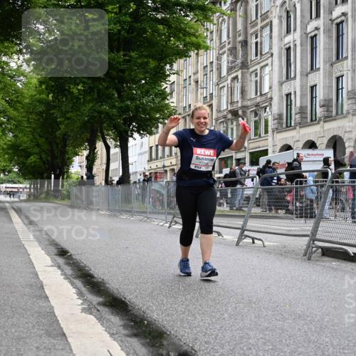 14.06.2026 - REWE Women's Run J. Mangold http://msf.ph/oto/9756498 14.06.2026 10:31:14 Ziel 10228 meine-sportfotos.de