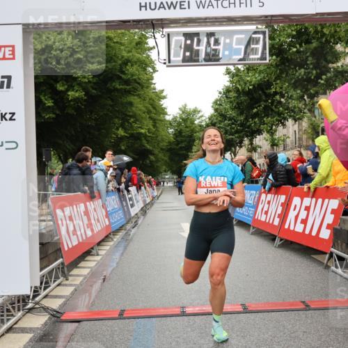 14.06.2026 - REWE Women's Run Strokosch-Dieckow http://msf.ph/oto/9756524 14.06.2026 09:45:15 Ziel 10072 meine-sportfotos.de