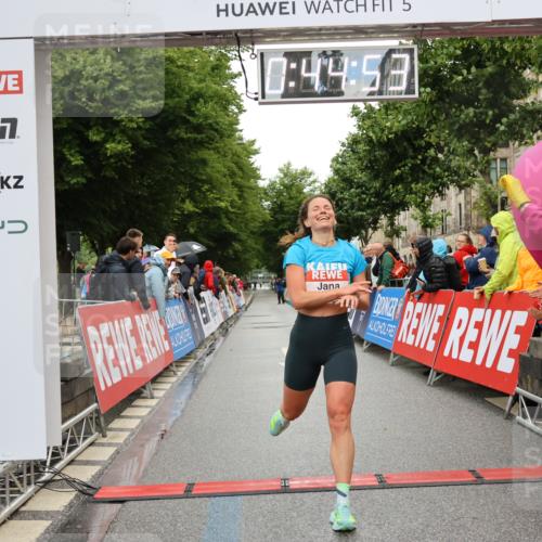 14.06.2026 - REWE Women's Run Strokosch-Dieckow http://msf.ph/oto/9756538 14.06.2026 09:45:15 Ziel 10072 meine-sportfotos.de