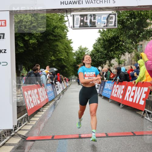 14.06.2026 - REWE Women's Run Strokosch-Dieckow http://msf.ph/oto/9756553 14.06.2026 09:45:15 Ziel 10072 meine-sportfotos.de