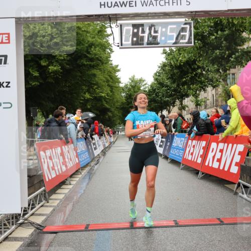 14.06.2026 - REWE Women's Run Strokosch-Dieckow http://msf.ph/oto/9756568 14.06.2026 09:45:15 Ziel 10072 meine-sportfotos.de