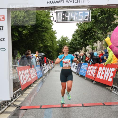 14.06.2026 - REWE Women's Run Strokosch-Dieckow http://msf.ph/oto/9756580 14.06.2026 09:45:15 Ziel 10072 meine-sportfotos.de