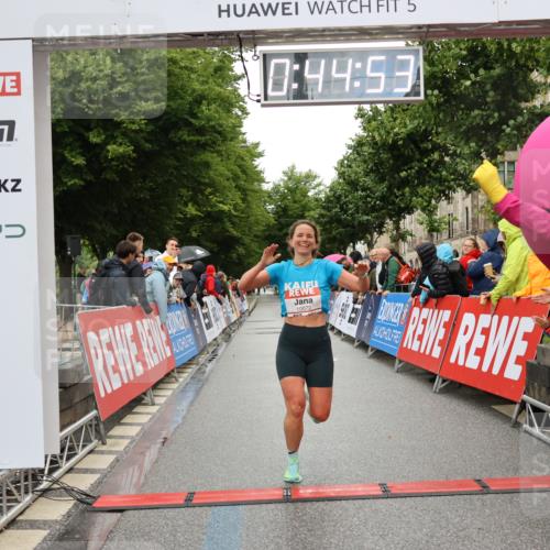 14.06.2026 - REWE Women's Run Strokosch-Dieckow http://msf.ph/oto/9756590 14.06.2026 09:45:15 Ziel 10072 meine-sportfotos.de
