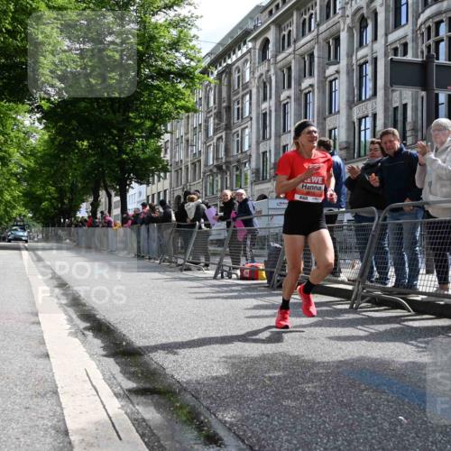14.06.2026 - REWE Women's Run J. Mangold http://msf.ph/oto/9756592 14.06.2026 10:48:28 Ziel 5910 meine-sportfotos.de