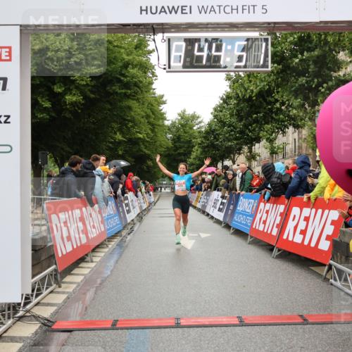 14.06.2026 - REWE Women's Run Strokosch-Dieckow http://msf.ph/oto/9756680 14.06.2026 09:45:14 Ziel 10072 meine-sportfotos.de