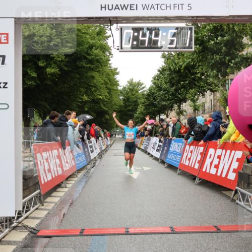 14.06.2026 - REWE Women's Run Strokosch-Dieckow http://msf.ph/oto/9756705 14.06.2026 09:45:13 Ziel 10072 meine-sportfotos.de