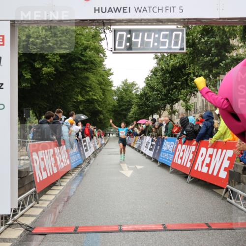 14.06.2026 - REWE Women's Run Strokosch-Dieckow http://msf.ph/oto/9756717 14.06.2026 09:45:12 Ziel 10072 meine-sportfotos.de