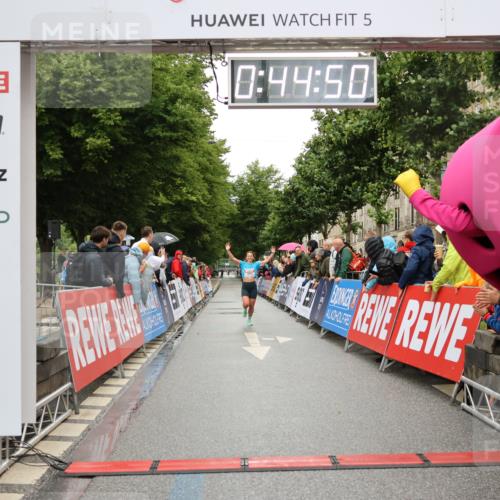 14.06.2026 - REWE Women's Run Strokosch-Dieckow http://msf.ph/oto/9756729 14.06.2026 09:45:12 Ziel 10072 meine-sportfotos.de