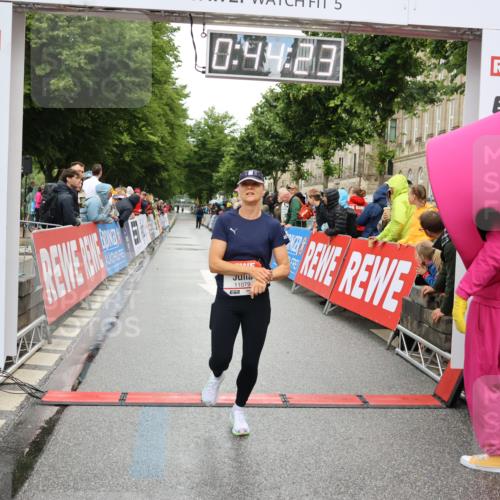 14.06.2026 - REWE Women's Run Strokosch-Dieckow http://msf.ph/oto/9756742 14.06.2026 09:44:46 Ziel 10328, 11079 meine-sportfotos.de