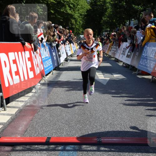 14.06.2026 - REWE Women's Run Strokosch-Dieckow http://msf.ph/oto/9756754 14.06.2026 11:36:32 Ziel 106, 138, 312, 346 meine-sportfotos.de