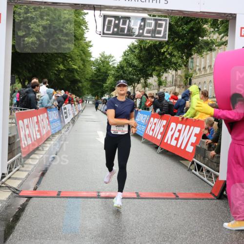 14.06.2026 - REWE Women's Run Strokosch-Dieckow http://msf.ph/oto/9756789 14.06.2026 09:44:46 Ziel 10328, 11079 meine-sportfotos.de