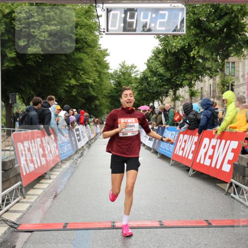 14.06.2026 - REWE Women's Run Strokosch-Dieckow http://msf.ph/oto/9756814 14.06.2026 09:44:43 Ziel 10328, 10480, 11079, 11418 meine-sportfotos.de