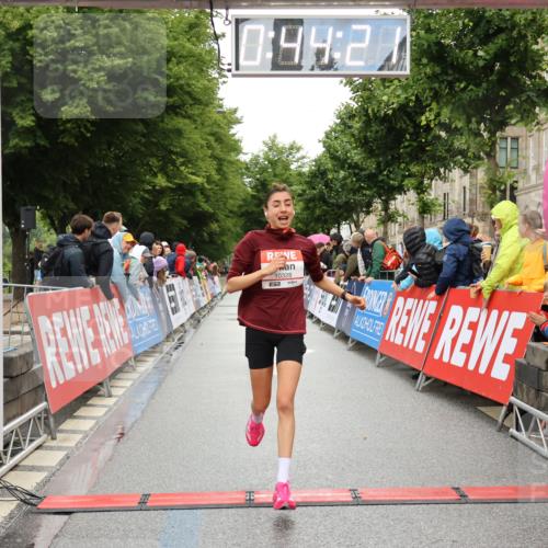 14.06.2026 - REWE Women's Run Strokosch-Dieckow http://msf.ph/oto/9756825 14.06.2026 09:44:43 Ziel 10328, 10480, 11079, 11418 meine-sportfotos.de