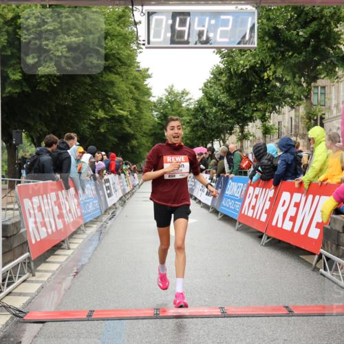14.06.2026 - REWE Women's Run Strokosch-Dieckow http://msf.ph/oto/9756839 14.06.2026 09:44:43 Ziel 10328, 10480, 11079, 11418 meine-sportfotos.de