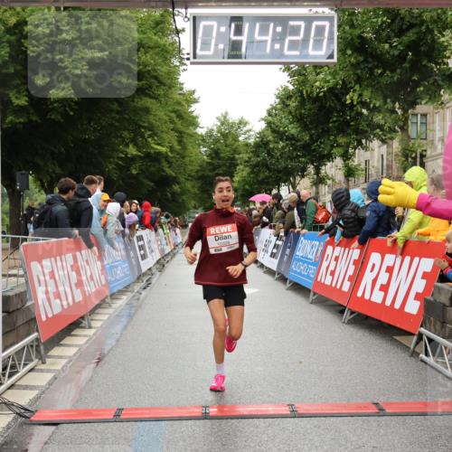 14.06.2026 - REWE Women's Run Strokosch-Dieckow http://msf.ph/oto/9756872 14.06.2026 09:44:43 Ziel 10328, 10480, 11079, 11418 meine-sportfotos.de