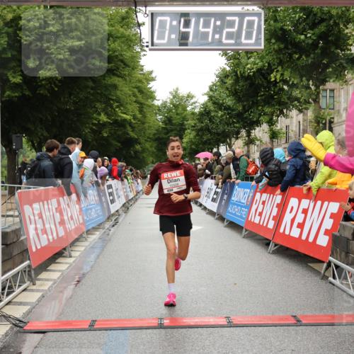14.06.2026 - REWE Women's Run Strokosch-Dieckow http://msf.ph/oto/9756881 14.06.2026 09:44:43 Ziel 10328, 10480, 11079, 11418 meine-sportfotos.de