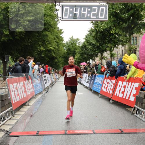 14.06.2026 - REWE Women's Run Strokosch-Dieckow http://msf.ph/oto/9756904 14.06.2026 09:44:43 Ziel 10328, 10480, 11079, 11418 meine-sportfotos.de