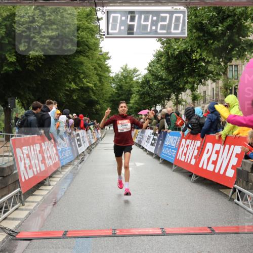 14.06.2026 - REWE Women's Run Strokosch-Dieckow http://msf.ph/oto/9756968 14.06.2026 09:44:42 Ziel 10328, 10480, 11079, 11418 meine-sportfotos.de