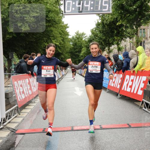 14.06.2026 - REWE Women's Run Strokosch-Dieckow http://msf.ph/oto/9756982 14.06.2026 09:44:37 Ziel 10480, 10481, 11418 meine-sportfotos.de