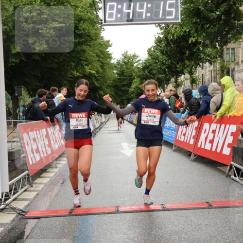 14.06.2026 - REWE Women's Run Strokosch-Dieckow http://msf.ph/oto/9757009 14.06.2026 09:44:37 Ziel 10480, 10481, 11418 meine-sportfotos.de