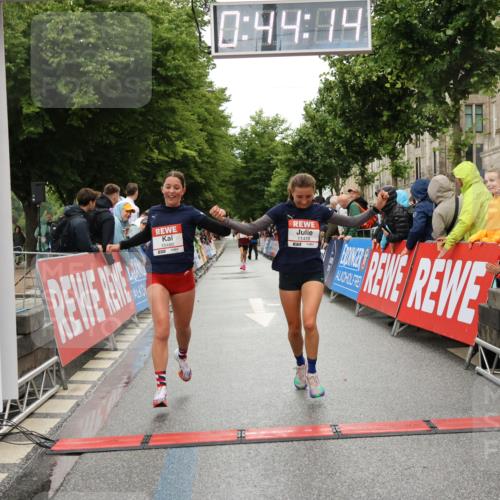14.06.2026 - REWE Women's Run Strokosch-Dieckow http://msf.ph/oto/9757075 14.06.2026 09:44:37 Ziel 10480, 10481, 11418 meine-sportfotos.de