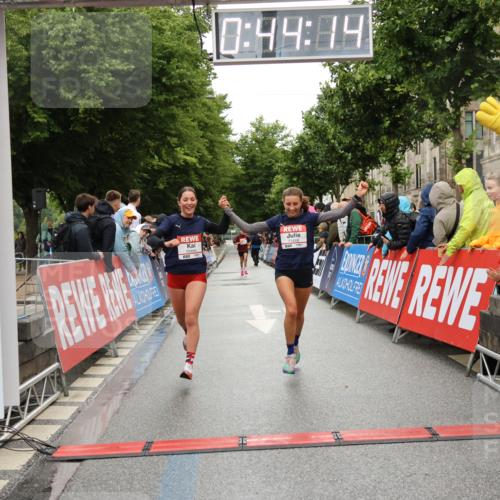 14.06.2026 - REWE Women's Run Strokosch-Dieckow http://msf.ph/oto/9757140 14.06.2026 09:44:37 Ziel 10480, 10481, 11418 meine-sportfotos.de