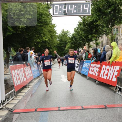 14.06.2026 - REWE Women's Run Strokosch-Dieckow http://msf.ph/oto/9757157 14.06.2026 09:44:36 Ziel 10480, 10481, 11418 meine-sportfotos.de
