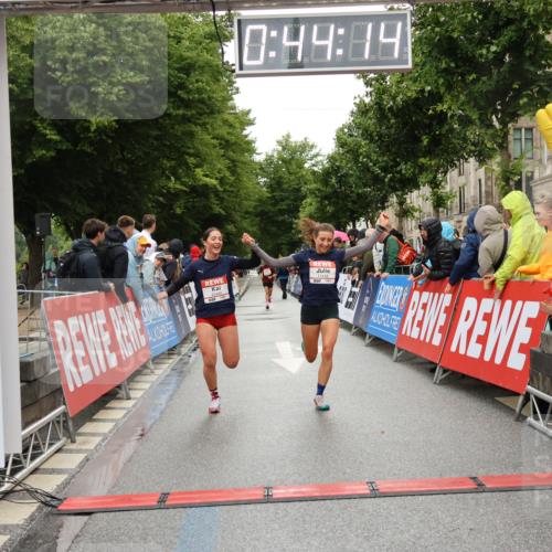 14.06.2026 - REWE Women's Run Strokosch-Dieckow http://msf.ph/oto/9757164 14.06.2026 09:44:36 Ziel 10480, 10481, 11418 meine-sportfotos.de