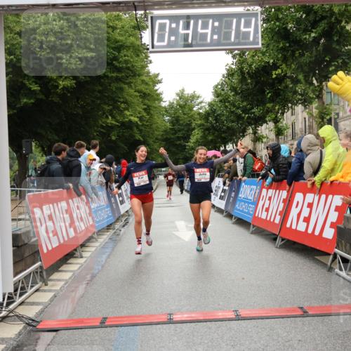 14.06.2026 - REWE Women's Run Strokosch-Dieckow http://msf.ph/oto/9757186 14.06.2026 09:44:36 Ziel 10480, 10481, 11418 meine-sportfotos.de
