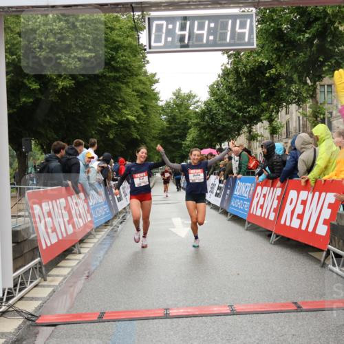 14.06.2026 - REWE Women's Run Strokosch-Dieckow http://msf.ph/oto/9757194 14.06.2026 09:44:36 Ziel 10480, 10481, 11418 meine-sportfotos.de