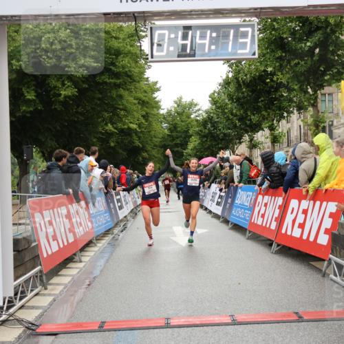 14.06.2026 - REWE Women's Run Strokosch-Dieckow http://msf.ph/oto/9757202 14.06.2026 09:44:36 Ziel 10480, 10481, 11418 meine-sportfotos.de