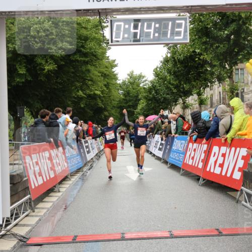 14.06.2026 - REWE Women's Run Strokosch-Dieckow http://msf.ph/oto/9757211 14.06.2026 09:44:36 Ziel 10480, 10481, 11418 meine-sportfotos.de
