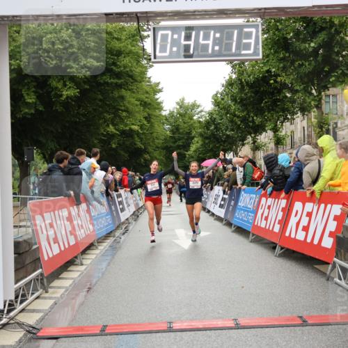 14.06.2026 - REWE Women's Run Strokosch-Dieckow http://msf.ph/oto/9757218 14.06.2026 09:44:35 Ziel 10480, 10481, 11418 meine-sportfotos.de