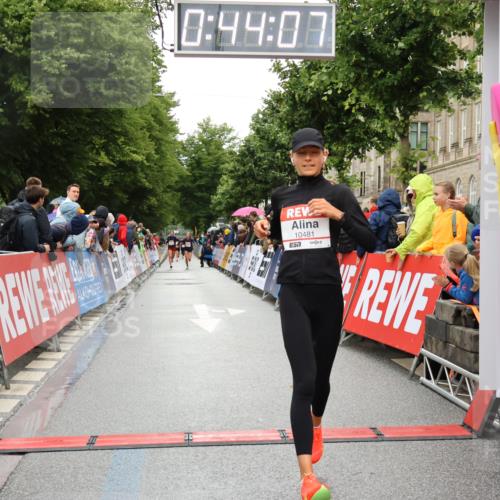 14.06.2026 - REWE Women's Run Strokosch-Dieckow http://msf.ph/oto/9757227 14.06.2026 09:44:29 Ziel 10245, 10481, 11447 meine-sportfotos.de